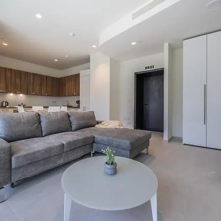 Exquisite In Mercury Towers * San Ġiljan