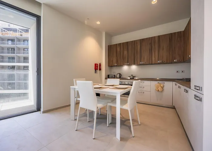 Exquisite In Mercury Towers شقة