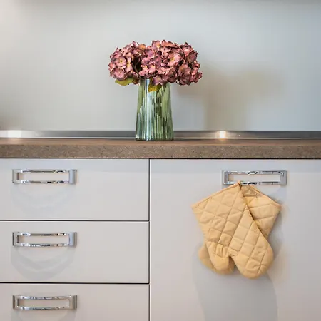 Exquisite In Mercury Towers * Saint Julian's